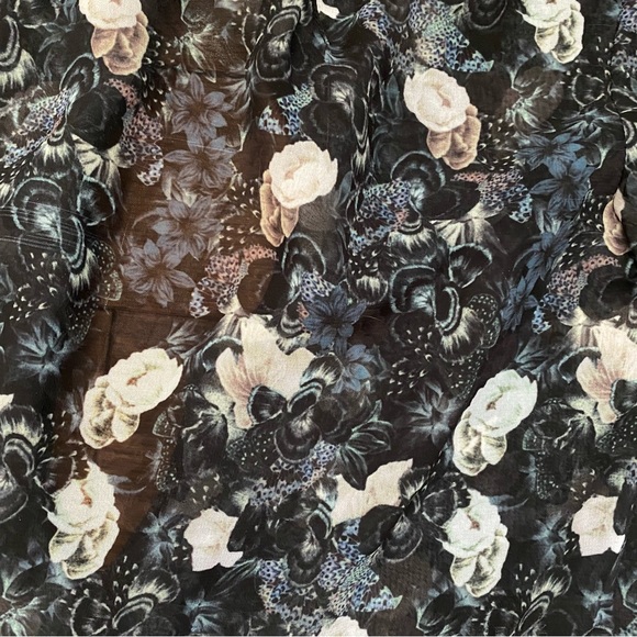 Sunday Best from Aritzia - Crop Floral Blouse with Open Back - Picture 3 of 7